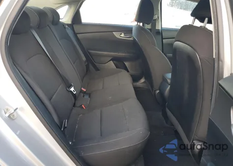 2019 Kia Forte Lxs z USA, uszkodzony, nr VIN 3KPF24AD7KE045105